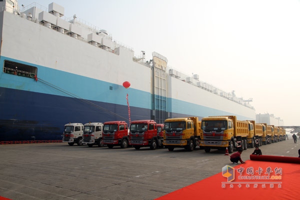江淮重卡出口委内瑞拉5239台 中国重卡出口第一大单上海港启